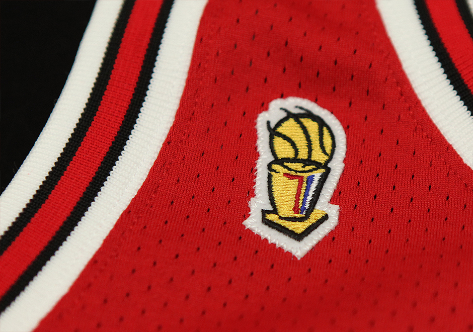 1997 NBA Finals Trophy Patch Jersey Logo Chicago Bulls MVP Michael Jordan