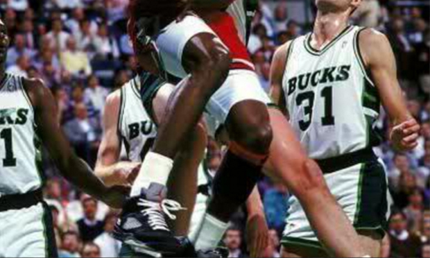 Flashback Friday: MJ Throws White Laces In His Black/Silver Air Jordan 5