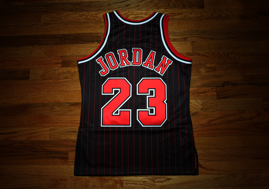 Detailed Look At Michael Jordan's 1996-97 Black Pinstripe Jersey